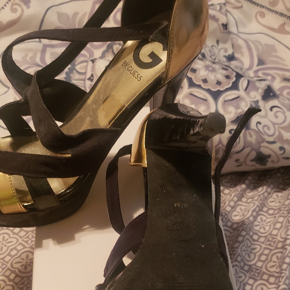 Guess black and gold strappy heel - Picture 3 of 4
